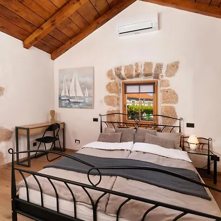 Willa Lapis Gabonjin