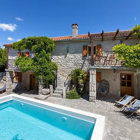 Villa Lapis *