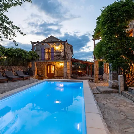 Lapis Villa *